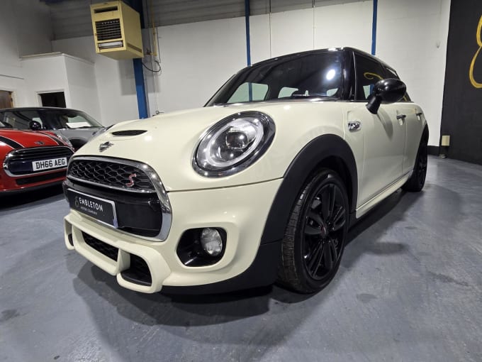 2019 Mini Hatch