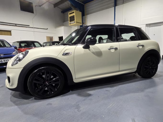 2019 Mini Hatch