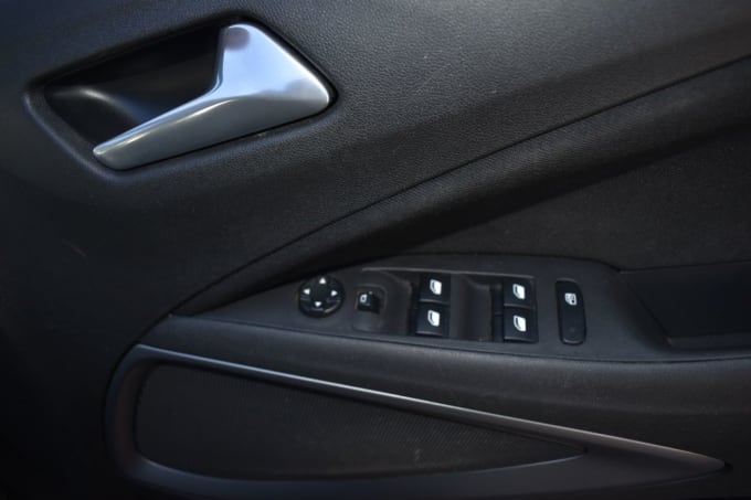 2025 Vauxhall Crossland X