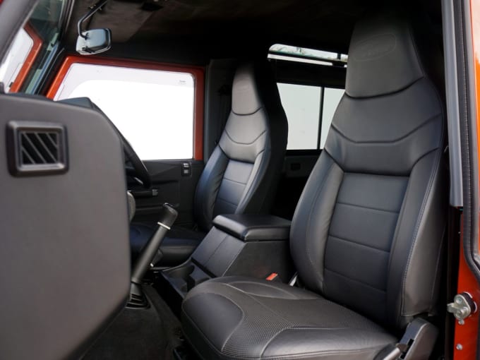 2025 Land Rover Defender 90