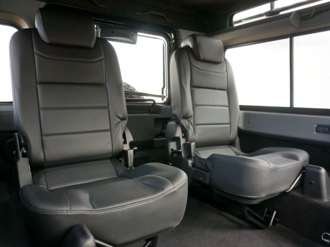 2025 Land Rover Defender 90
