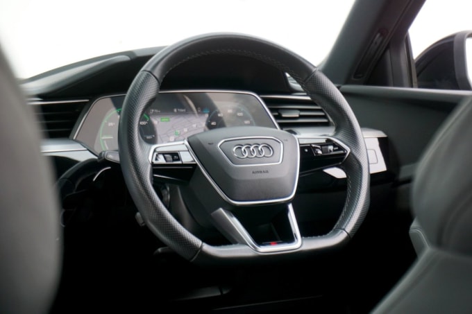 2025 Audi E-tron