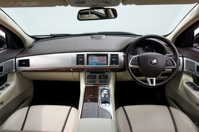 2025 Jaguar Xf