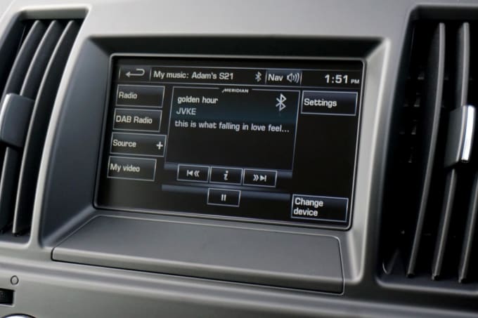 2025 Land Rover Freelander 2