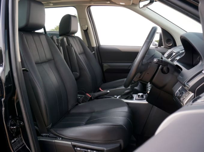 2025 Land Rover Freelander 2