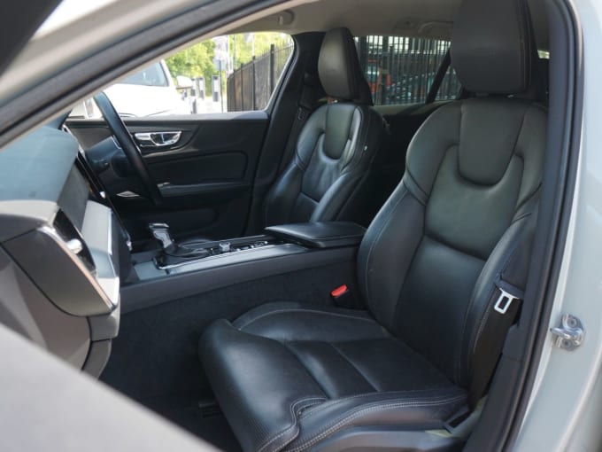 2025 Volvo V60