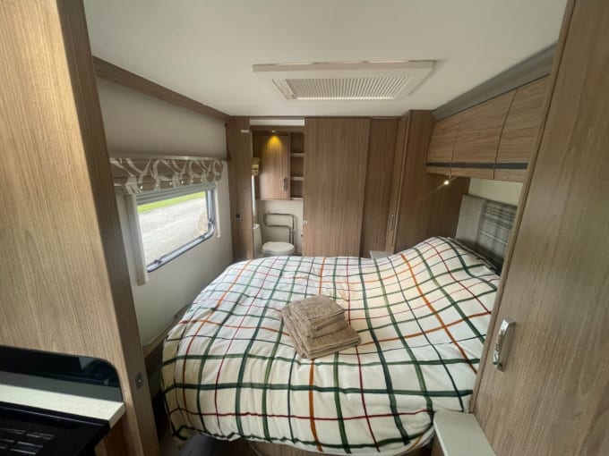 2025 Coachman Vip 575