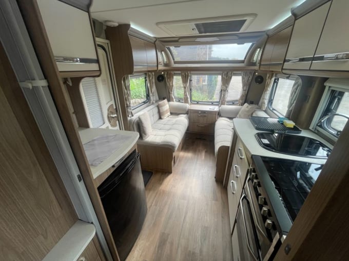 2025 Coachman Vip 575