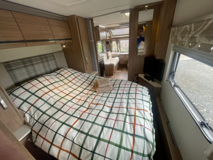 2025 Coachman Vip 575