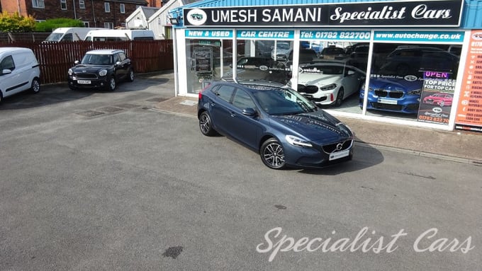 2025 Volvo V40