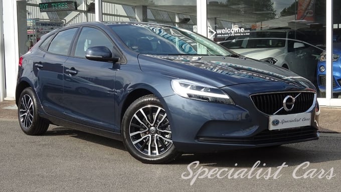2025 Volvo V40