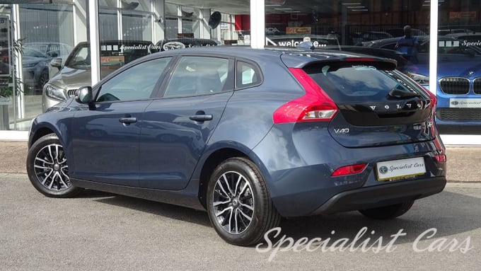 2025 Volvo V40