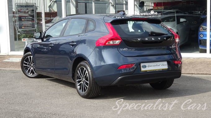 2025 Volvo V40