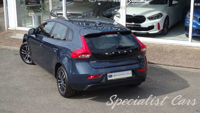 2025 Volvo V40