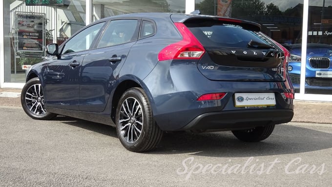 2025 Volvo V40