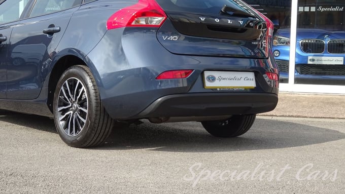 2025 Volvo V40