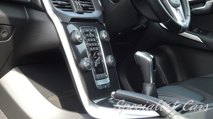2025 Volvo V40