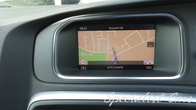 2025 Volvo V40