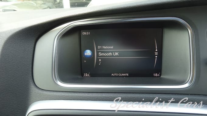 2025 Volvo V40