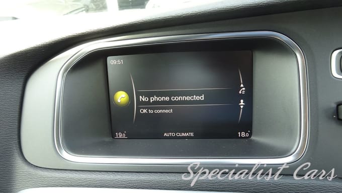 2025 Volvo V40