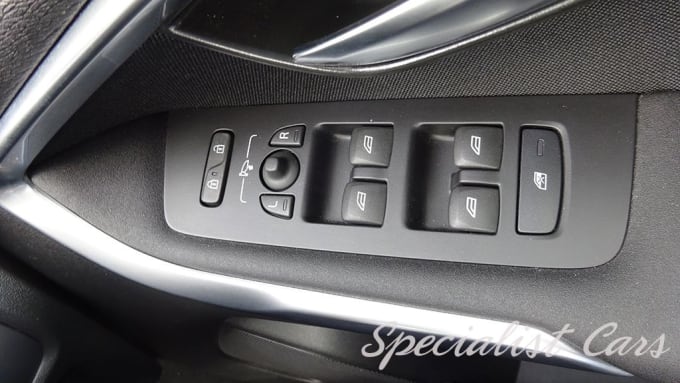 2025 Volvo V40