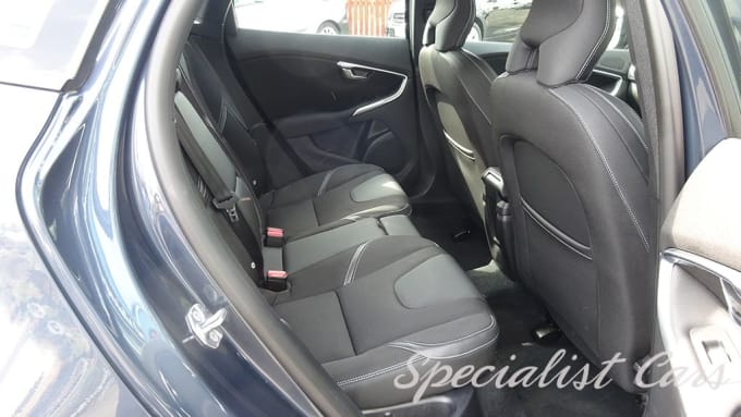 2025 Volvo V40