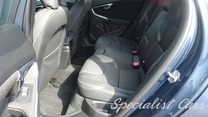 2025 Volvo V40