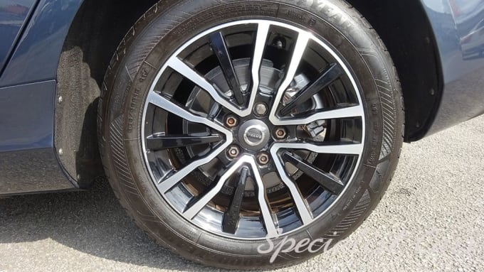 2025 Volvo V40