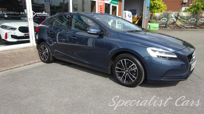 2025 Volvo V40