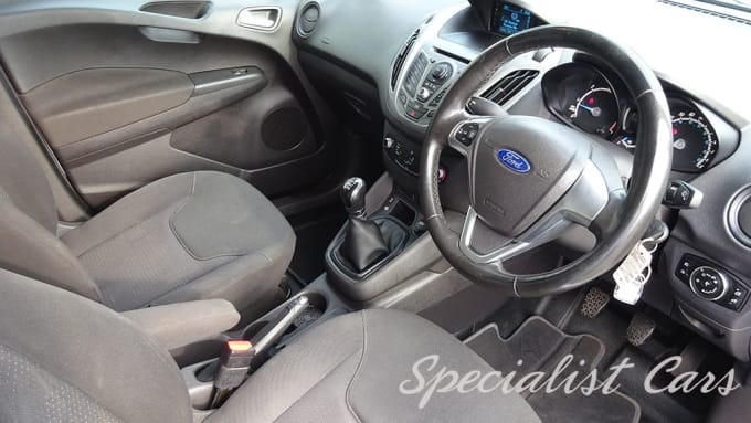 2025 Ford Transit Courier