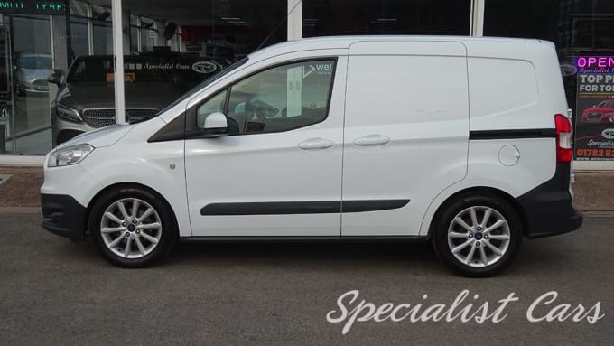 2025 Ford Transit Courier