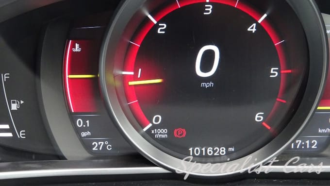 2025 Volvo V40