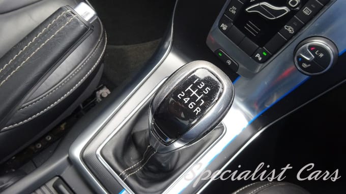 2025 Volvo V40