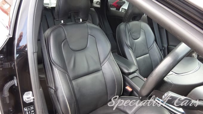 2025 Volvo V40