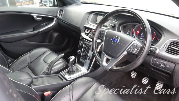 2025 Volvo V40