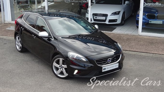 2025 Volvo V40
