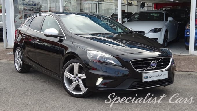 2025 Volvo V40