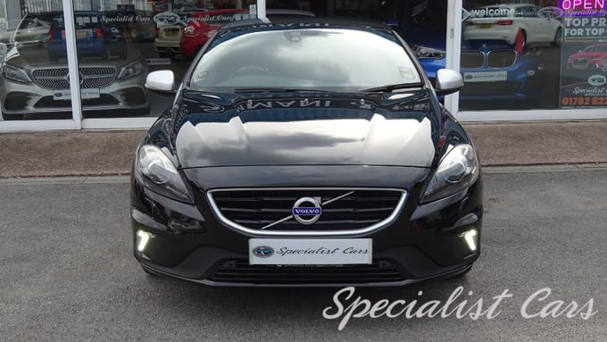 2025 Volvo V40