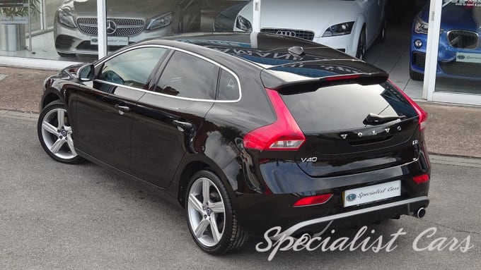 2025 Volvo V40