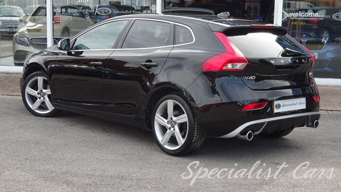 2025 Volvo V40