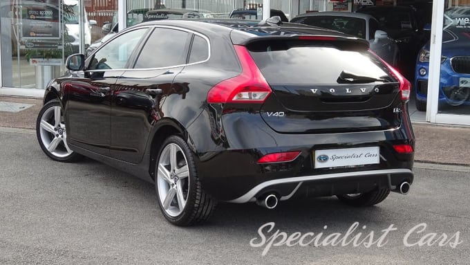 2025 Volvo V40