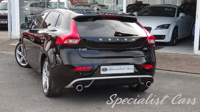 2025 Volvo V40