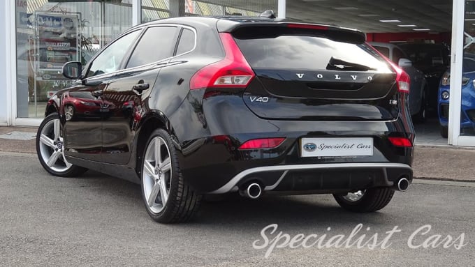 2025 Volvo V40