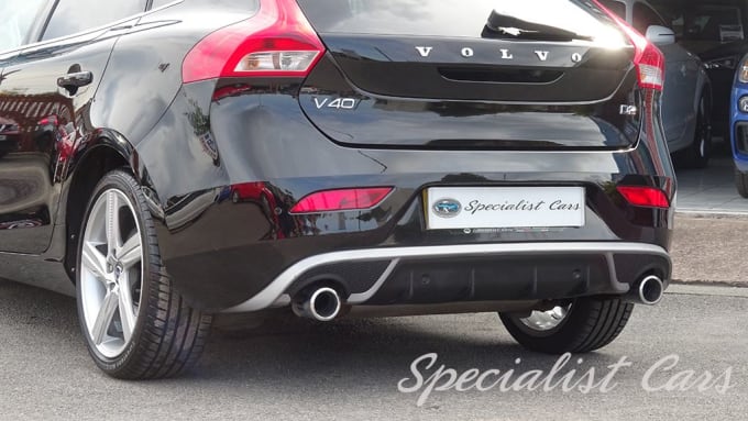 2025 Volvo V40