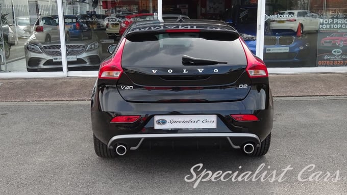 2025 Volvo V40
