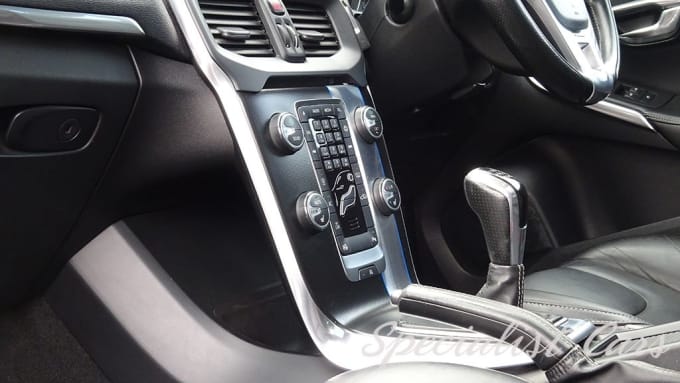 2025 Volvo V40