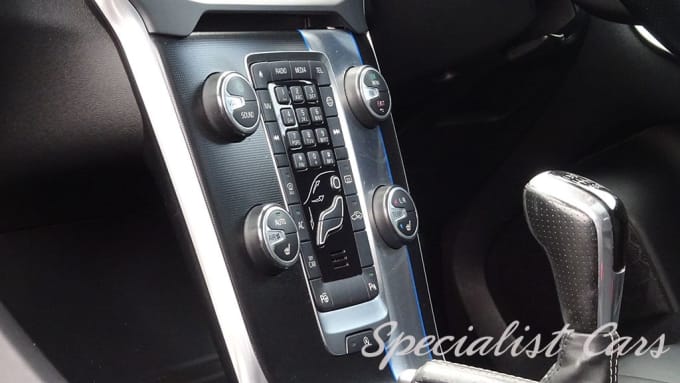2025 Volvo V40