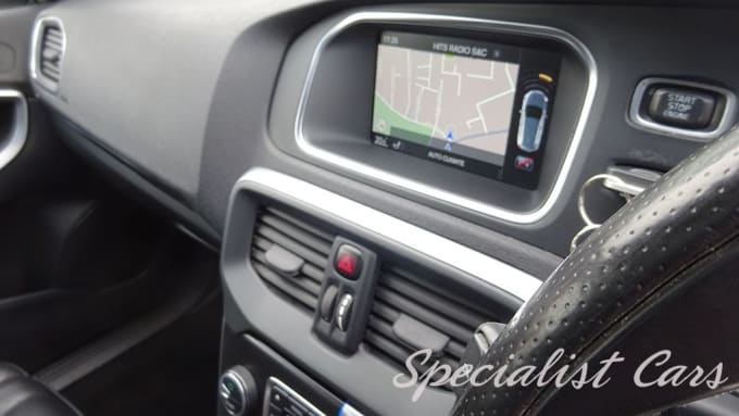 2025 Volvo V40
