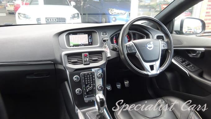 2025 Volvo V40