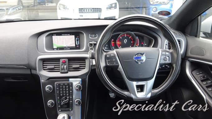 2025 Volvo V40